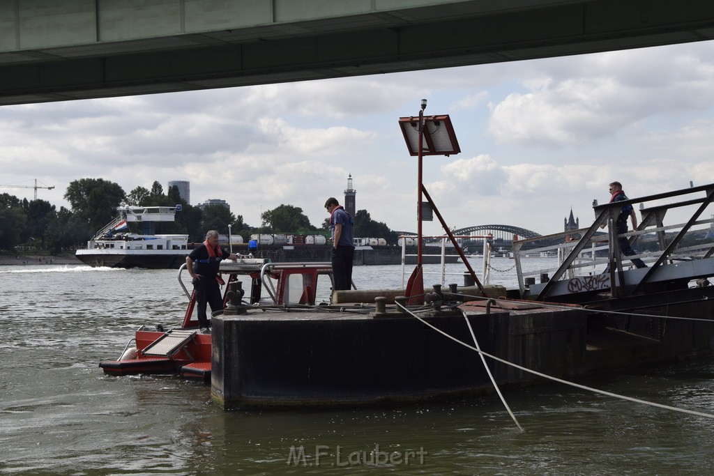 Uebung BF Taucher und Presse Koeln Zoobruecke Rhein P200.JPG - Miklos Laubert